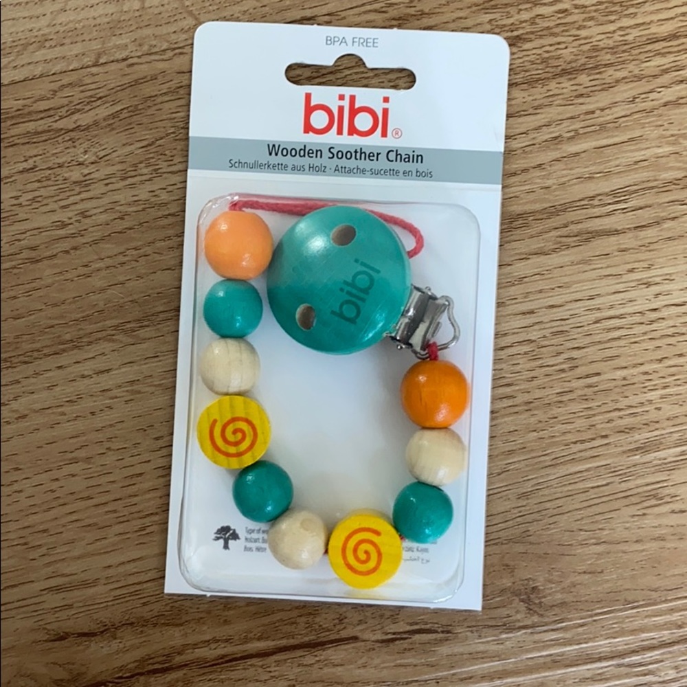 Wooden soother chain